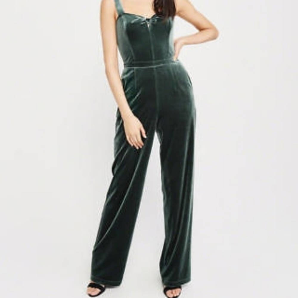 NWT Abercrombie & Fitch Velvet Jumpsuit, Large